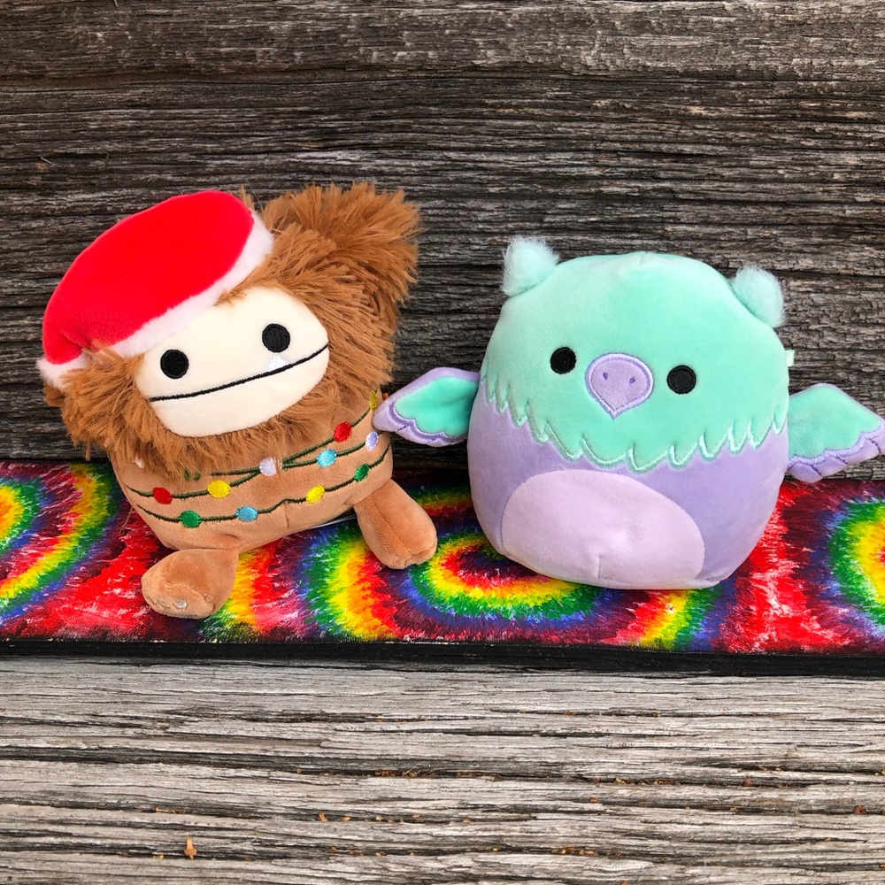 Squishmallows Minerva the Griffin & Benny the Bigfoot Holiday Santa hat bundle🤎